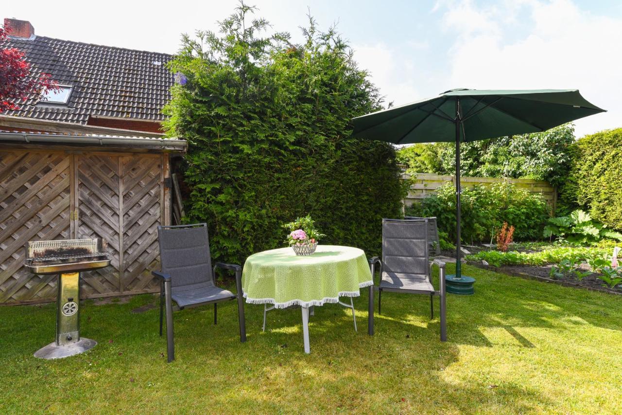 Ferienwohnung Im Haus Weinstock Esens Exterior photo